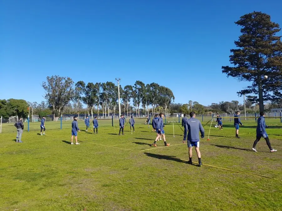Entrenamiento del plantel en el predio del Club Atlético Alvarado